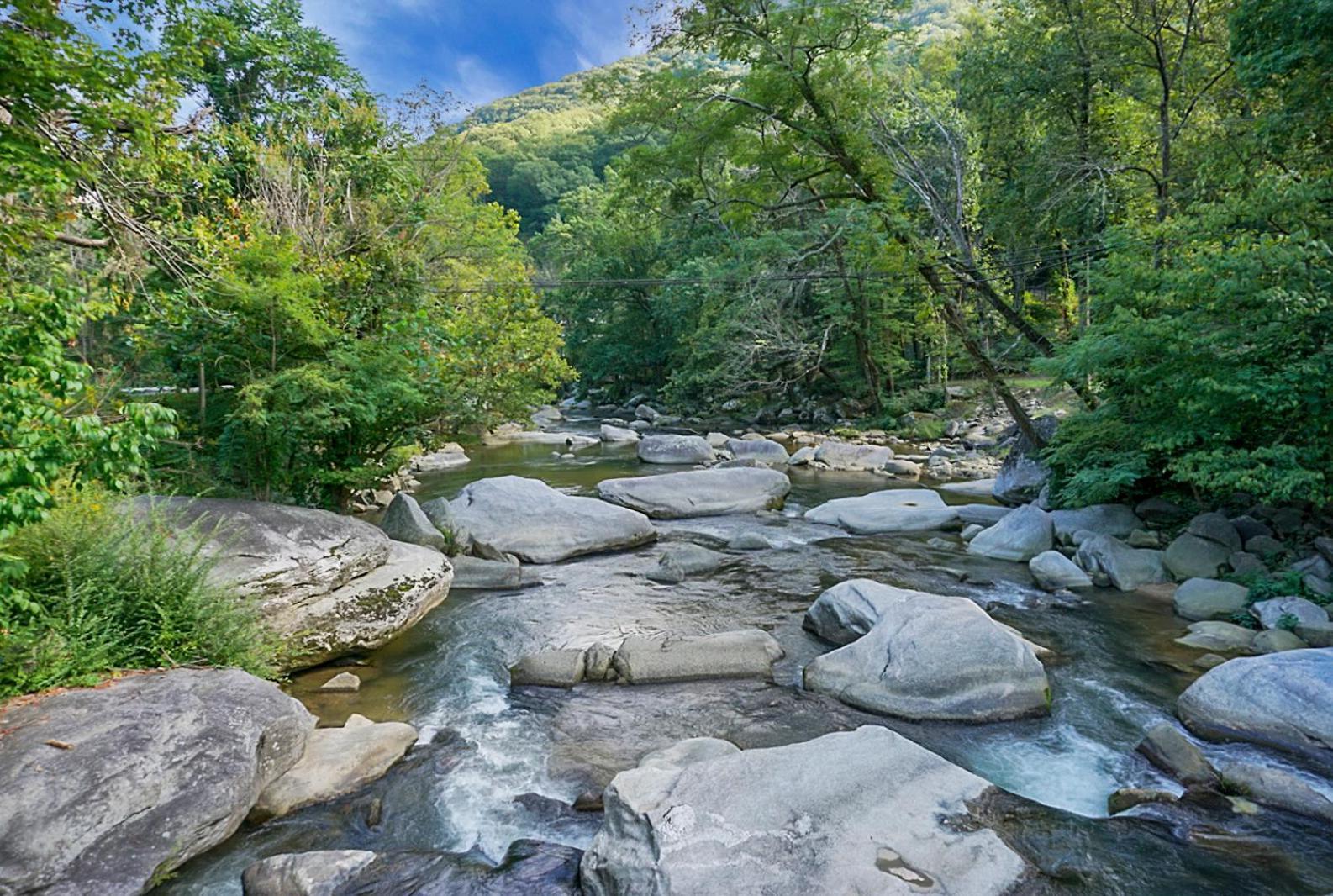 Hickory Falls Inn Чімні-Рок Екстер'єр фото