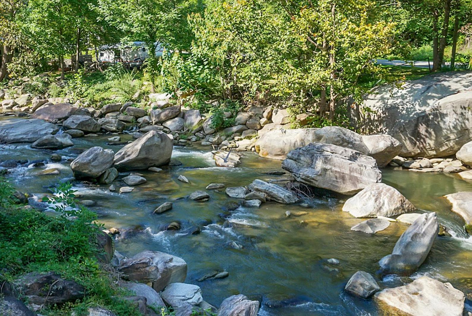Hickory Falls Inn Чімні-Рок Екстер'єр фото